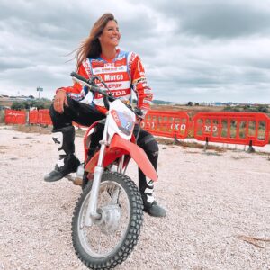 Ana Rita Clara Instagram - 𝙄𝙩’𝙨 𝙧𝙞𝙙𝙚 𝙤’𝙘𝙡𝙤𝙘𝙠🏍️
New team on the block!
Dia em cheio, adrenalina ao máximo e com estes incríveis! Obrigada campeão @bianchiprata e grande piloto e amigo @ricardotrepa!

As saudades que eu também já tinha de pilotar assim(ou tentar😅)…

A contar os dias para vos revelar o que está a chegar!
Já sabem que adoro inovar e na @tvificcao esse carimbo existe sempre.😊

Estejam atentos!👌

•
•
#ARC #New #Tvificcao #ricardotrepa #pedrobianchiprata #riders