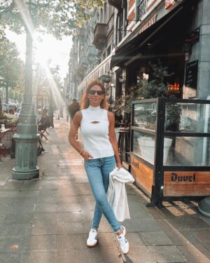 Ana Rita Clara Instagram - 𝙏𝙝𝙖𝙩 𝘽𝙧𝙪𝙨𝙨𝙚𝙡𝙨 𝙩𝙝𝙞𝙣𝙜…
Bom regressar a Bruxelas e muito honrada pelo convite para ser uma das speakers no EACD Summit.
Que bom também poder rever-te meu querido amigo de há tantos anos @ruiveras! Amizades de vida!
E ja que o evento é só amanhã, fomos passear pela cidade!
Quem por aí conhece Bruxelas? 😊

•
•
#ARC #Brussels #travel #speaker #internationalsummit #EACDSummit