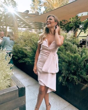 Ana Rita Clara Instagram - 𝙎𝙥𝙚𝙘𝙞𝙖𝙡 𝙘𝙚𝙡𝙚𝙗𝙧𝙖𝙩𝙞𝙤𝙣 𝙖𝙩 @corinthialisbon 💫
Semana cheia de trabalho e eventos especiais, como estes 20 anos do @corinthialisbon. 
Não podia deixar de passar e dar pessoalmente os merecidos parabéns à @mariajoaogalante, @chef_miguel_teixeira a toda a equipa, neste verdadeiro oásis verde na cidade.🙌
E que continuemos a caminhar sempre juntinhos.
Venham mais 20, no mínimo.😊

•
•
#ARC #Special #corinthialisbon #20anos #embassador