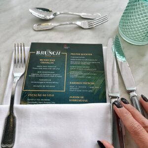 Ana Rita Clara Instagram - 𝙒𝙚𝙡𝙘𝙤𝙢𝙚 𝙩𝙤 𝙩𝙝𝙚 “𝙋𝙤𝙤𝙡 𝘽𝙧𝙪𝙣𝙘𝙝”💦🧁
Que momentos tão bons vividos neste “Pool Brunch” no @lisbonmarriott💫
E agora que o bom tempo se vai começar a sentir, sabe mesmo bem este brunch com a piscina de fundo, sabores incríveis à mesa, para toda a família, um dj sempre com muito boa música (aos sábados e domingos das 12-20h), bom ambiente e o serviço tão simpático e com tanto carinho.

Foi fantástico, muitos parabéns @lisbonmarriott e @anacaetanoi por este delicioso brunch. Levei o Caetano, amigas e a celebração de um aniversário especial da minha querida @madalenamoraissoares. Trouxemos recordações boas, ficamos todos fãs e vamos voltar.☺️😉

E da próxima juntamos os mergulhos ao brunch. 
👉Quanto a vocês descubram mais nos meus stories e reservem, vão adorar a experiência e todos os momentos. Bom fim de semana.

•
•
#ARC #PoolBrunch #marriot #hotel #swimmingpool