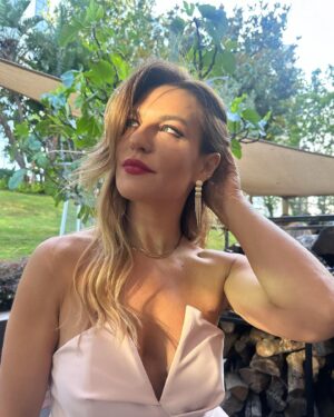 Ana Rita Clara Instagram - 𝙎𝙥𝙚𝙘𝙞𝙖𝙡 𝙘𝙚𝙡𝙚𝙗𝙧𝙖𝙩𝙞𝙤𝙣 𝙖𝙩 @corinthialisbon 💫
Semana cheia de trabalho e eventos especiais, como estes 20 anos do @corinthialisbon. 
Não podia deixar de passar e dar pessoalmente os merecidos parabéns à @mariajoaogalante, @chef_miguel_teixeira a toda a equipa, neste verdadeiro oásis verde na cidade.🙌
E que continuemos a caminhar sempre juntinhos.
Venham mais 20, no mínimo.😊

•
•
#ARC #Special #corinthialisbon #20anos #embassador