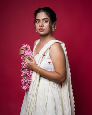 Anagha Narayanan Instagram - 🌸
📷: @bebatto.benny 
💄: @bineeeee__17 
👗: @divyamdesignstudio 
Stylist: @anjithasabu_makeupartist 
.
.
.
.
.
.
.
.
.
.
.
.
.
.
.
.
.
.
.
.
.
.
.
.
.
.
#instagood #instagram #instadaily #photooftheday #photography #nature #trending #viral #love #kerala #fashion #igers