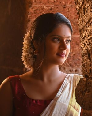 Anagha Narayanan Instagram - എല്ലാവർക്കും സ്നേഹത്തിന്റെയും ഐശ്വര്യത്തിന്റെയും വിഷു ആശംസകൾ ❤
📸 @minervastudio_kannur 
.
.
.
.
.
.
#instagram #instagood #vishu #kerala #traditionalwear #festival #trending #photooftheday