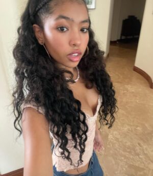 Anais Lee Instagram - content