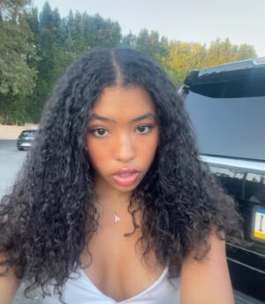 Anais Lee Instagram - content