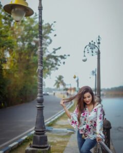 Anannya Biswas Instagram - Inframe : @iamanannyabiswas Managed : @rudrakshprnads #instagram #birbhumcanvas #ananyabiswas #jairudraksh #post #rightfaces #explorepage #calcutta_chitrakotha #agomoni #kolkata