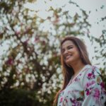 Anannya Biswas Instagram - Just smile! Life has no Script. Live it. 🥂 📸: @argha_giri 🔗: @rudrakshprnads 👚: @moodswings_styles #photooftheday #explorepage #instadaily #instagram #anannyabiswas