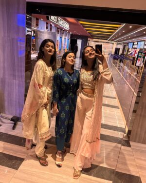 Ananya Dash Instagram - Just a bunch of boss babes.😉❤️

#girls #girlsgang #freindship #explorepage #odisha #photooftheday #instagood #instadaily
