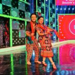 Ananya Dash Instagram - Ame Sambalpuria… Partner @ananya_.dash & Choreographer @kabirprasadpradhanofficial, Chala Jima Mahua Pani pee kari asma!!!! 😬😬😬😬 #instagram #photo #zeesarthak #dod #dance #sambalpuria