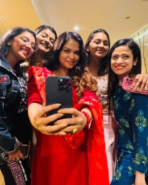 Ananya Dash Instagram - Just a bunch of boss babes.😉❤️

#girls #girlsgang #freindship #explorepage #odisha #photooftheday #instagood #instadaily