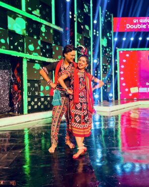 Ananya Dash Instagram - Ame Sambalpuria…
Partner @ananya_.dash & Choreographer @kabirprasadpradhanofficial, Chala Jima Mahua Pani pee kari asma!!!! 😬😬😬😬
#instagram #photo #zeesarthak #dod #dance #sambalpuria