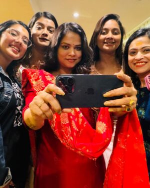 Ananya Dash Instagram - Just a bunch of boss babes.😉❤️

#girls #girlsgang #freindship #explorepage #odisha #photooftheday #instagood #instadaily