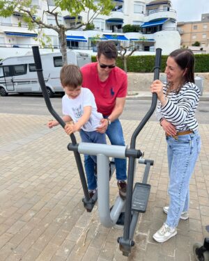 Anastasia Baranova Instagram - Euro trip part 1: Cousins in Spain ⚽️ 🇪🇸 🥘
