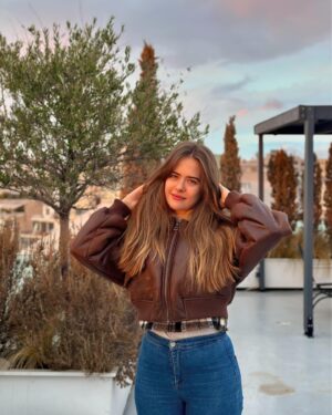 Anastasia Tsilimpiou Instagram - it’s too cold to be pretty 😫👀