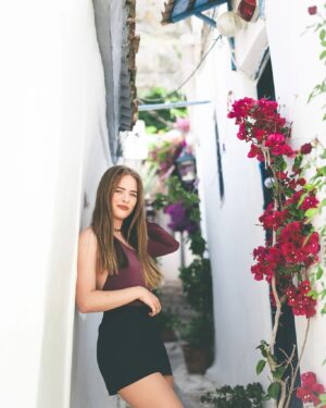 Anastasia Tsilimpiou Instagram - Ακολουθεί σεντόνι:

Το μακρινό 2005 περίπου, έτυχε να είμαστε μαζί με την @anastasia_tsilimpiou σε μια φωτογράφιση για παιδικά ρούχα (2η φωτο), προφανώς χωρίς να ξέρουμε ο ένας τον άλλον και χωρίς να κρατήσουμε επαφή αργότερα. Μετά από πολλά χρόνια, το 2018, έδειχνα σε φίλους μου φωτογραφίες από τα ένδοξα χρόνια μου στη show biz και αναγνώρισαν την Αναστασία. Ε και ανέβασα ένα στορι (3η φωτο) στο οποίο μου απάντησε, μιλήσαμε και της είπα ότι ο χώρος της show biz είναι δύσκολος και ότι δεν πειράζει που δεν το ακολούθησε. Προχτές, περίπου 6 χρόνια αφού μιλήσαμε, καταφέραμε να πάμε και για φωτογράφιση, αυτή τη φορά με εμένα πίσω από την κάμερα.