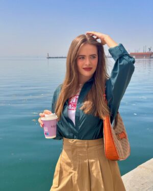 Anastasia Tsilimpiou Instagram - Πήγα να πέσω στον Θερμαϊκό για πάρτη σας.