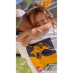 Anastasiia Korotka Instagram - Найголовніший подарунок для Ксенії ,це був тато,так лише на декілька годин ,потім Андрію треба було летіти в Нью Йорк вести благодійний заход,а потім одразу в Україну,але це був найкращи подарунок)) Ксеня сказала ,що тато краще навіть трьохповерхової хатинки для ляльок🤣 @biedniakov ❤️ Дуже хочу , щоб КОЖНА родина зняла таке відео … ❤️