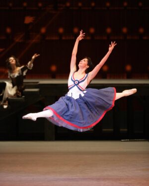 Anastasiya Meskova Instagram - Вчера, @bolshoi_theatre попрощался с замечательным спектаклем «Пламя Парижа»
15 лет назад мне посчастливилось быть одной из первых исполнительниц. Особая благодарность моему партнеру @vladislavlantratov , который меня тогда очень поддержал и придал сил и уверенности!
Классно мы тогда зажгли!
Большая благодарность постановщикам за доверие и эту возможность. Этот балет мы танцевали на пределах человеческих возможностей! Непростой первый акт, а уж последующие  безумные «баски», штурм и быстрое переодевание в пуанты и виртуозное классическое па-де-де в конце…. Помню как на премьере неподдельно текли слезы в финале… И как совершенно невозможно было уснуть после.
Всегда чувствовалась невероятная продержка артистов 🫶🏻
Спасибо всем, кто был рядом!
Всем партнерам и коллегам ❤️Этот непростой но очень  увлекательный период,
навсегда в моём сердце!

Фотографии Дамира Юсупова

#boishoitheatre #flameofparis #balet #anastasiameskova #bolshoiballet #большойтеатр #большойбалет