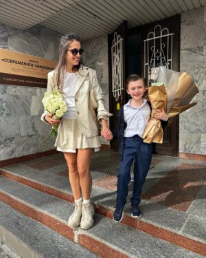 Anastasiya Meskova Instagram - Дорогой наш сыночек! Поздравляю!
Пусть этот новый в твоей жизни этап, пройдёт как можно более благополучно! Пусть будет много нового, интересного, познавательного! Хороших тебе педагогов и наставников! И замечательных друзей #1сентября #1развпервыйкласс