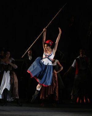 Anastasiya Meskova Instagram - Вчера, @bolshoi_theatre попрощался с замечательным спектаклем «Пламя Парижа»
15 лет назад мне посчастливилось быть одной из первых исполнительниц. Особая благодарность моему партнеру @vladislavlantratov , который меня тогда очень поддержал и придал сил и уверенности!
Классно мы тогда зажгли!
Большая благодарность постановщикам за доверие и эту возможность. Этот балет мы танцевали на пределах человеческих возможностей! Непростой первый акт, а уж последующие  безумные «баски», штурм и быстрое переодевание в пуанты и виртуозное классическое па-де-де в конце…. Помню как на премьере неподдельно текли слезы в финале… И как совершенно невозможно было уснуть после.
Всегда чувствовалась невероятная продержка артистов 🫶🏻
Спасибо всем, кто был рядом!
Всем партнерам и коллегам ❤️Этот непростой но очень  увлекательный период,
навсегда в моём сердце!

Фотографии Дамира Юсупова

#boishoitheatre #flameofparis #balet #anastasiameskova #bolshoiballet #большойтеатр #большойбалет