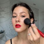 Anastasiya Kozhevnikova Instagram - autumn makeup 🍂 @bobbibrown my love “Intensive Skin Serum Foundation”, bronzing powder @maccosmetics mineralized blush @natashadenona eyeshadow @clarinsusa “Wonder Perfect Mascara 4D” @givenchybeauty “Le Rouge Deep Velvet Lipstick” red lips #autumnmakeup #redlips #givenchy #everydaymakeup
