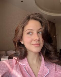 Anastasiya Kozhevnikova Instagram - сегодня мой день рождения, я загадала наше самое заветное желание одно на всех 💙💛