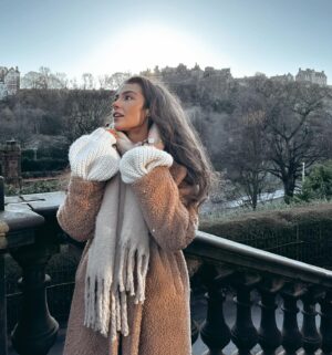 Andi Tóth Instagram - Birthday in Edinburgh💆🏽‍♀️🧥🧣☁️☂️