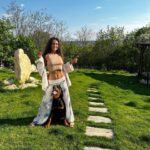 Andi Tóth Instagram - HOME 🌞🐺🌳🪵🧘🏾‍♀️