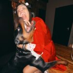 Andi Tóth Instagram - LAPOZZ A KUTYÁÉRT🐺🎅🏽 Baileyvel már felkészültünk a Karácsonyra😭😍🎄✨ . Ha még nem vagy felkészülve akkor a @beliani_magyarorszag -nál ANDI15 kuponkóddal kezd el🥹✨ IMÁDOM EZT A FAASZTALT😭 #christmas #beliani #rottweiler #reklam
