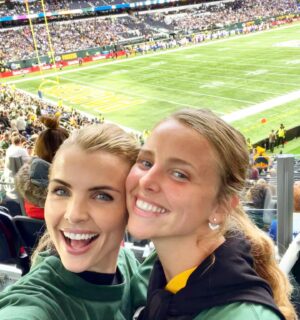 Andrea Boehlke Instagram - Packers game in London? Say less 💚💛