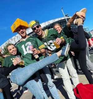Andrea Boehlke Instagram - Packers game in London? Say less 💚💛