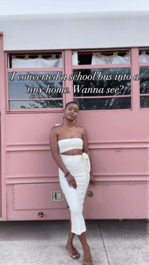 Andrea Bordeaux Instagram - I love my home so much 💕🚌💕
.
.
.
.
.
#skoolie #skoolielife #busconversion #schoolbus #buslife #freedom #creativity #tinyhome #minimalism #roadtrip #travel #goddess #woman #fearless #homedecor #bustour #hometour #renovation