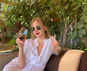 Andrea Bowen Instagram - ✌️