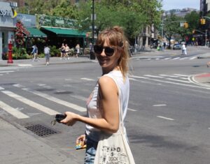 Andrea Bowen Instagram - Last summer. ⁣⁣⁣
It’s cool though...⁣⁣
⁣⁣
...⁣⁣
⁣⁣
...walking around my apartment is just as fun.