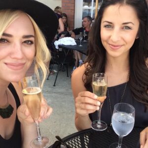 Andrea Bowen Instagram - It’s this lil bean’s birthday today! @adrianaleonard, you make the journey so much sweeter. ⁣
⁣
⁣
⁣
Happiest of birthdays to the sweetiest of peoples! Bombard her with love. <3 <3 <3