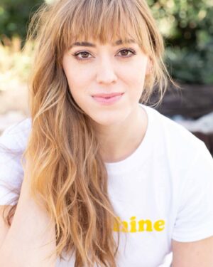Andrea Bowen Instagram - I woke up with the “Saturday in the park, I think it was the Fourth of July” song stuck in my head. Anyway, this picture was taken on a Tuesday and I’m posting it on a Sunday so 🤷‍♀️