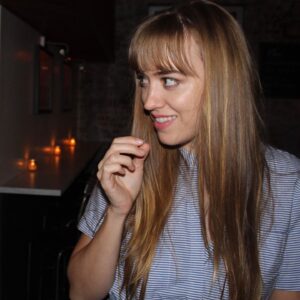 Andrea Bowen Instagram - Hate those paper straws but love saving the environment? May I suggest miming using a straw as an alternative, all the fun and zero waste!