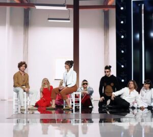 Andrea Guasch Instagram - Nana Triste con mi querido @raoulvazquez. ✨🌹
Gracias por regalarme esta actuación y a @tucaramesuena por hacerlo posible. 

@gestmusic 
@antena3com 
Fotones de @joseirun_fotografia 
Temazo de @natalialacunza y @guitarricadelafuente