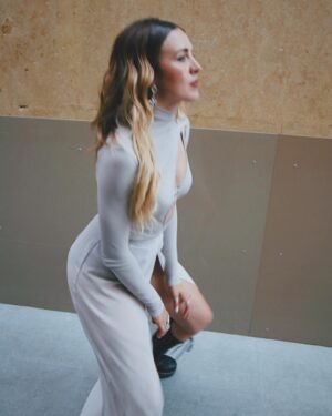 Andrea Guasch Instagram - @academusica 🎶✨

Hair & make up @pausellesmakeupartist x @lorealpro 
Look @elisabettafranchi @drmartensofficial @viddajewelry 
Nails @serendipia_creativenails