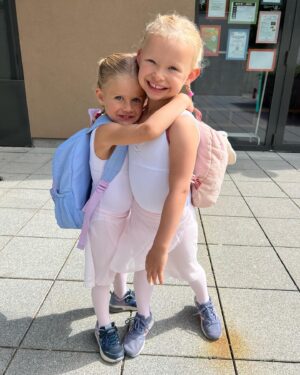 Andrea Sestini Hlaváčková Instagram - Holky nas dneska zase dojaly 🥰 Vystoupeni baletniho krouzku 👏 
#lifewithmybibi #baletky