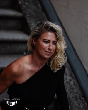 Andrea Sestini Hlaváčková Instagram - Diky za krasny zazitek na @kviff s @esquireczech 🥰 @petrvagner 👏📸