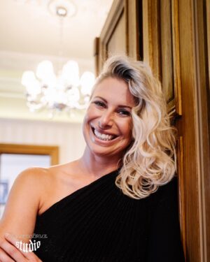 Andrea Sestini Hlaváčková Instagram - Diky za krasny zazitek na @kviff s @esquireczech 🥰 @petrvagner 👏📸