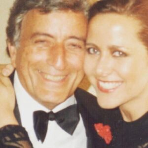 Andrea Tessa Instagram - Se apaga la voz de una leyenda, un caballero, un artista sensible, cercano, humilde como el más, con un gran sentido del humor y una generosidad hacia los músicos jóvenes, con quienes colaboró hasta su último día. Adiós, @itstonybennett , fue un honor conocerte y trabajar a tu lado por cuatro días en una de tus visitas a Chile. Seguirás siempre acompañándonos con tu voz. Descansa en paz.