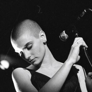 Andrea Tessa Instagram - Otro golpe duro. Ya es demasiado. #sineadoconnor