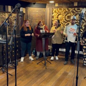Andrea Tessa Instagram - La querida @andreatessa nos invitó a colaborar para su nuevo disco, un trabajo increíble que está realizando esta gran artista Chilena. , Gracias por la confianza y por enseñarnos lo maravilloso que es la música hecha con excelencia 🙌🙌🙌
