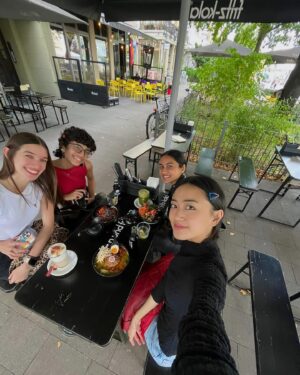 Andrea Kevichusa Instagram - 📍🍔
