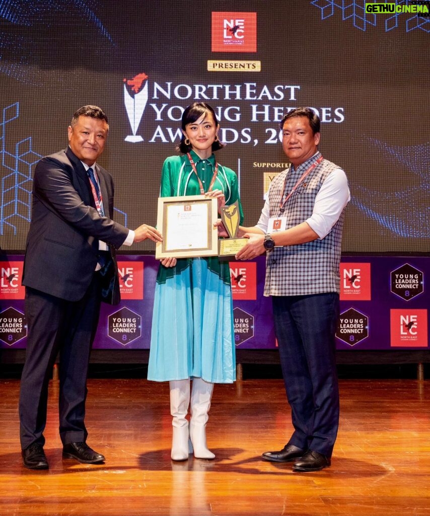 Andrea Kevichusa Instagram - Elated to have had been a part of the panel discussion at Young Leaders Connect, 2022 by @northeastleadersconnect. Also, extremely grateful and honoured to have been presented the NE Young Heroes award by Sir @pemakhandu_bjp Hon’ble CM of Arunachal Pradesh, and Sir @karmaspaljor Editor-in-Chief @east.mojo. - Wearing @lovebirds.studio styled by @edwardlalrempuia.