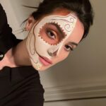 Andrea Londo Instagram – Día de los Muertos 💀🌼🕯️🦋