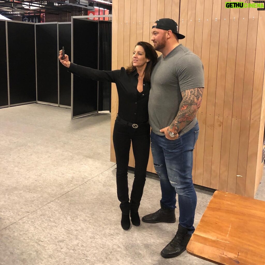 Andrea Parker Instagram - In honor of #tbt and the glorious death of #SerGregor in last week's #Cleganebowl, thought I would share the story of When Andy Met The Mountain!  This literal giant of a man, @ThorBjornsson - who couldn’t have been sweeter or more charming, is the #WorldsStrongestMan irl. I had the pleasure to sit next to him signing autographs during the #ParisManga convention last year and he was a delight.  I’m very tall (6’3” in the shoes I’m wearing here) and look at him tower over me - He explained that to maintain his size and strength he must eat every two hours!  He ate meal after meal, all day long, and when there was a break, he took a nap and his lovely and very petite wife curled up like a kitten on top of him. You can learn more about this amazing man here https://youtu.be/eqpsx9T4MhA  #TheMountain #ThorBjornsson #GOT #paris #bts #actorslife #gameofthrones