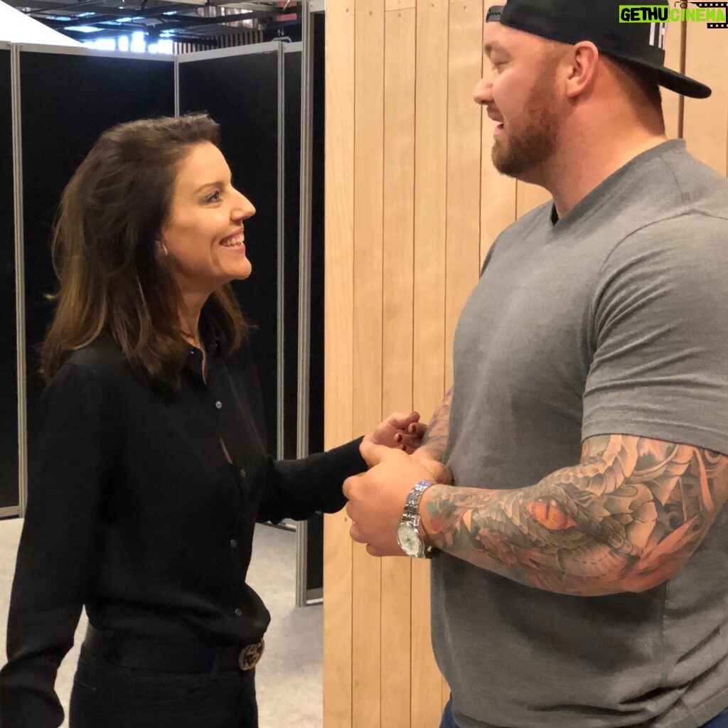 Andrea Parker Instagram - In honor of #tbt and the glorious death of #SerGregor in last week's #Cleganebowl, thought I would share the story of When Andy Met The Mountain!  This literal giant of a man, @ThorBjornsson - who couldn’t have been sweeter or more charming, is the #WorldsStrongestMan irl. I had the pleasure to sit next to him signing autographs during the #ParisManga convention last year and he was a delight.  I’m very tall (6’3” in the shoes I’m wearing here) and look at him tower over me - He explained that to maintain his size and strength he must eat every two hours!  He ate meal after meal, all day long, and when there was a break, he took a nap and his lovely and very petite wife curled up like a kitten on top of him. You can learn more about this amazing man here https://youtu.be/eqpsx9T4MhA  #TheMountain #ThorBjornsson #GOT #paris #bts #actorslife #gameofthrones